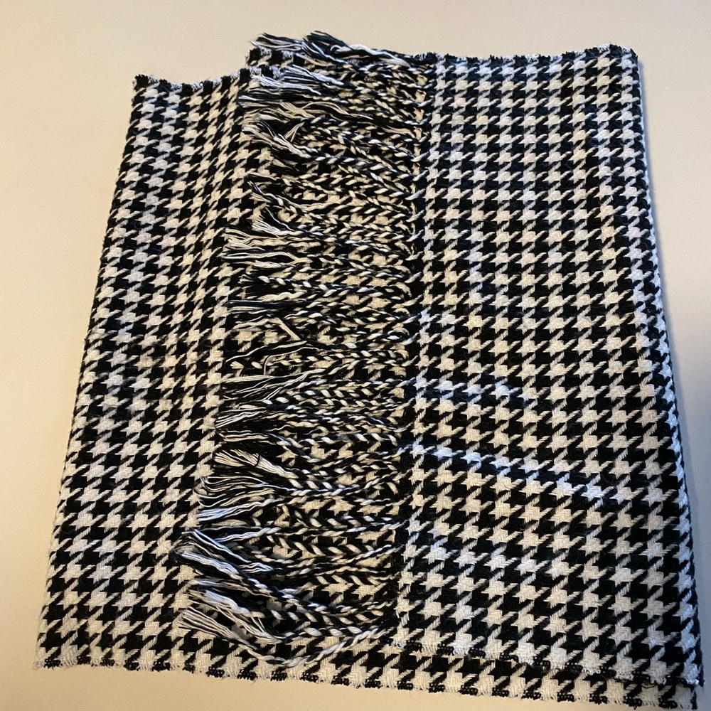 100% cashmere scarf 🧣 like new 68 inches